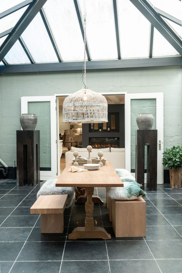 Eetkamer tafel eiken fineer met vlek in bovenblad - Mi Casa Interieurs