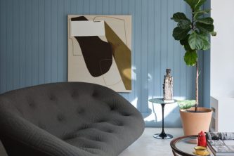 CREDIT: Props: sofa ligne roset. Side table Knoll,Modern Art hire Aannemer Noordwijk - Mi Casa Interieurs